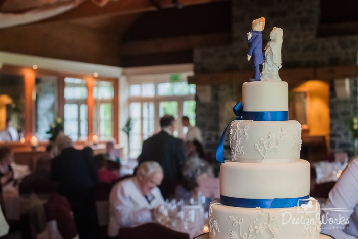 mount juliet wedding cake in reception room